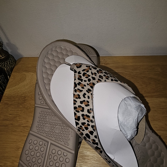 Joybees Women's Leopard Print Sandals - Picture 2 of 3